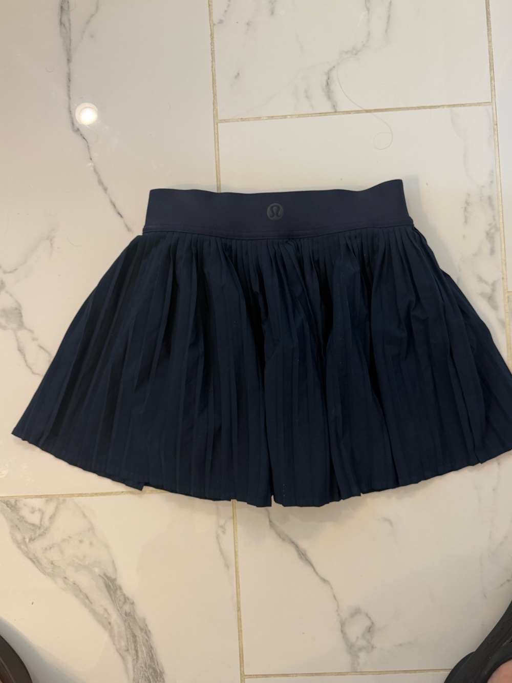 lululemon athletica navy pleated tennis skirt 3 in size 2